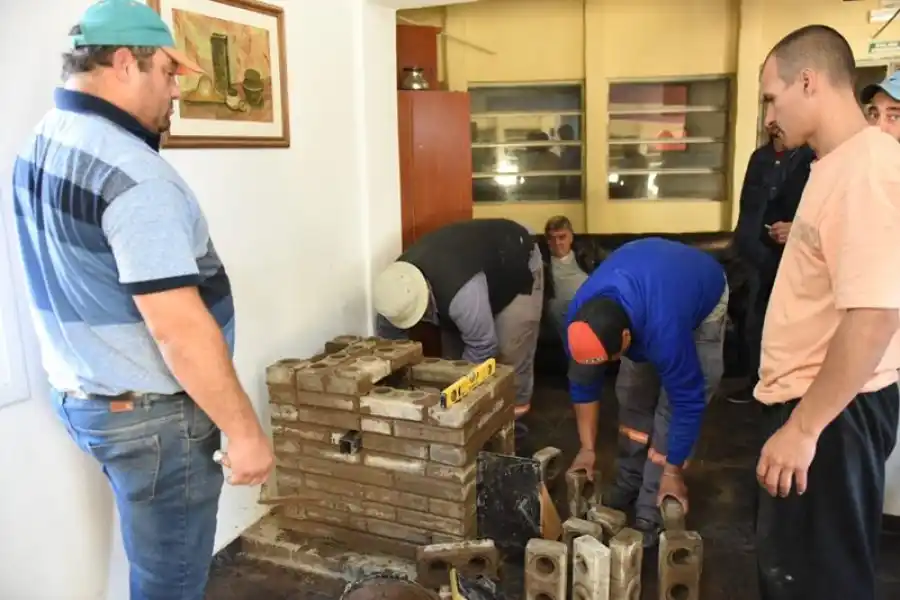 Capacitación para construcción de estufas SARA: “Se va a generar una adaptación para las condiciones climáticas de Rafaela”