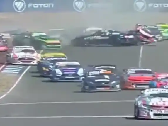 Tremendo accidente con choque múltiples en el TC en Neuquén Foto: captura de pantalla Canal 9