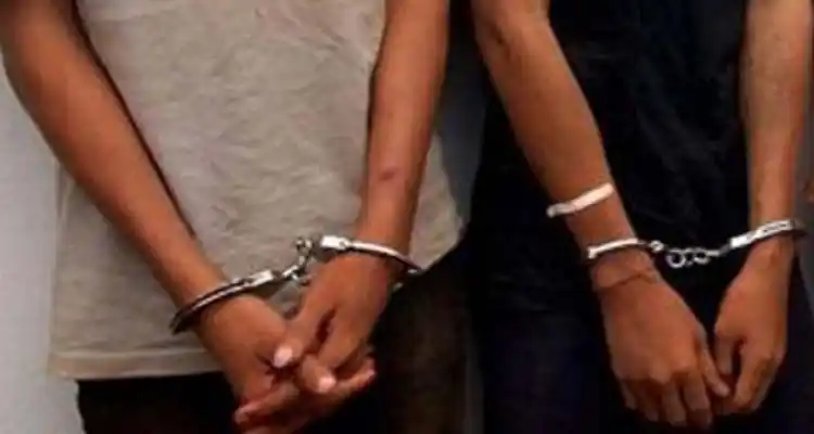 Apresaron a dos jóvenes de 14 y 16 años a los que les secuestraron un arma blanca y marihuana