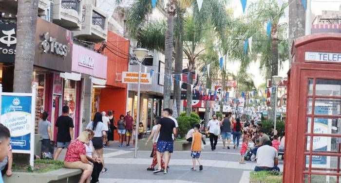 Intenso movimiento  en la tarde del centro  concordiense