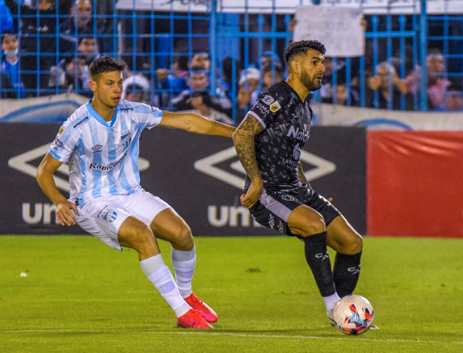 En el final, Atlético halló el gol que lo sostiene arriba