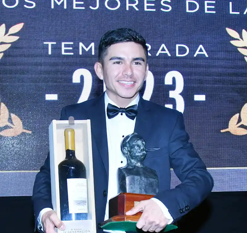 Francisco Leandro, brilló en la gran noche del turf argentino,  conquistando el Pellegrini del Año.