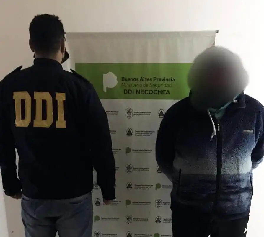 Lo acusan de abusar de su hijastra durante casi 8 años y está preso