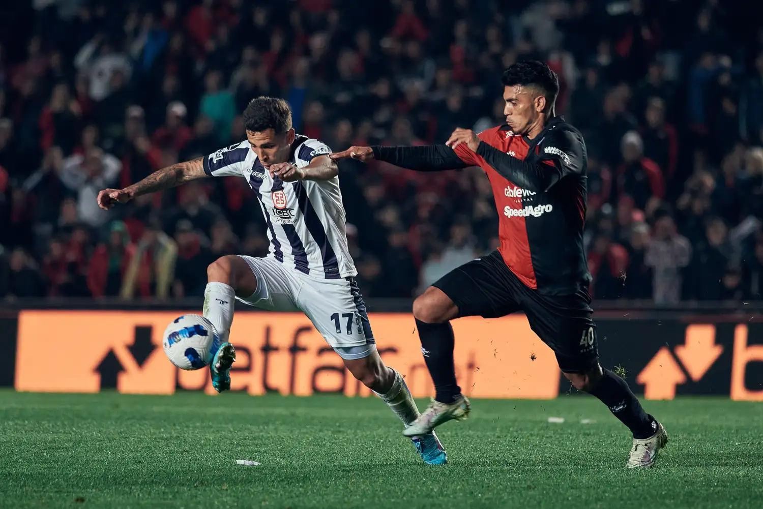 Talleres golpeó en Santa Fe y tiene un lugar en cuartos
