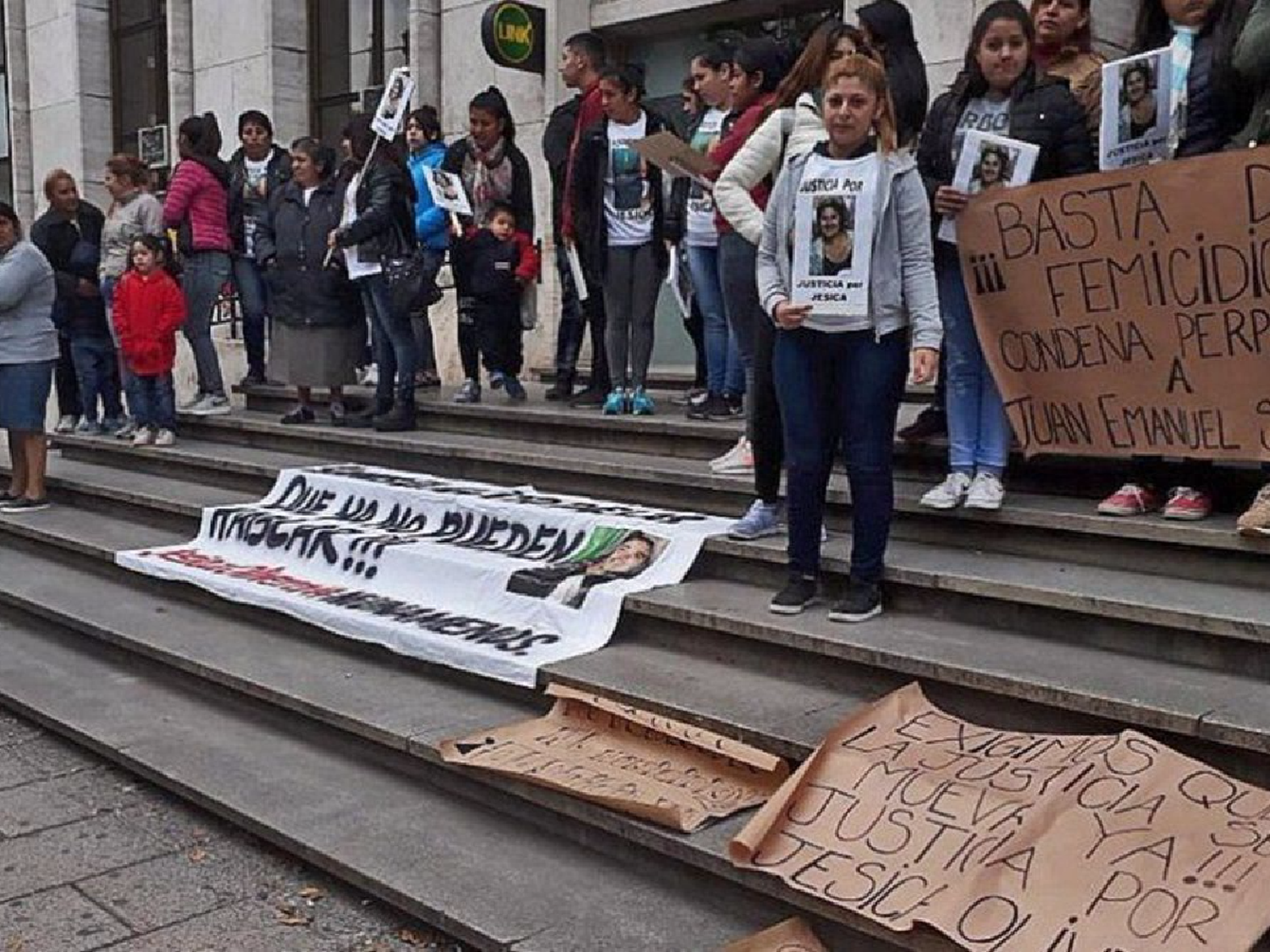 Condenan a prisión perpetua a un joven por asesinar de 18 puñaladas a su pareja