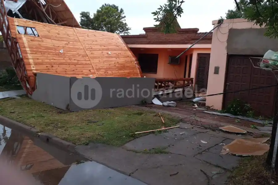 Graves destrozos en Ceres por la tormenta: volaron techos tinglados, tapiales y quinchos