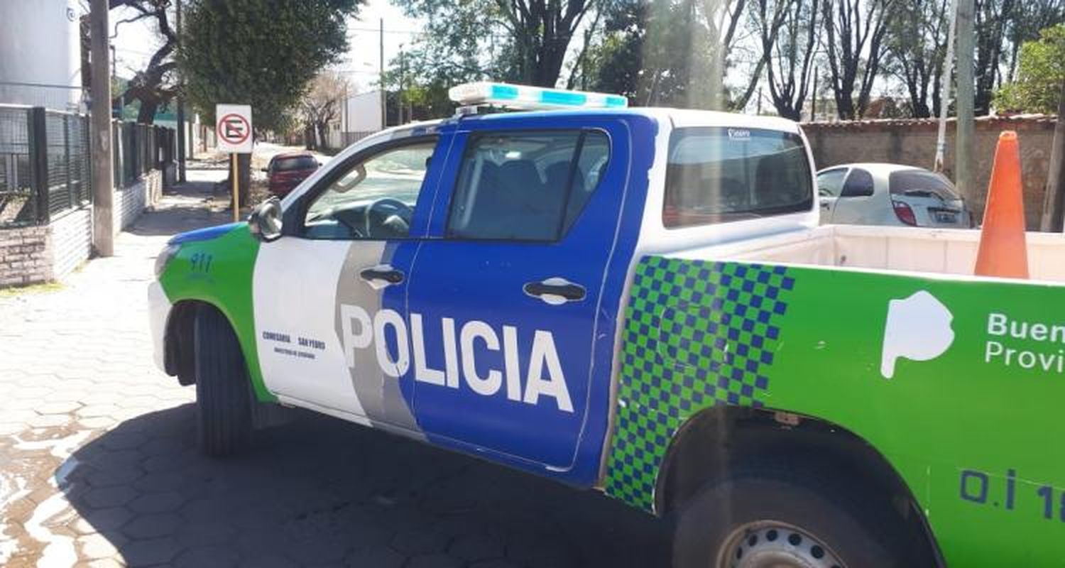 El conflicto en el barrio San Francisco dejó dos hombres internados, un policía lesionado y un joven detenido