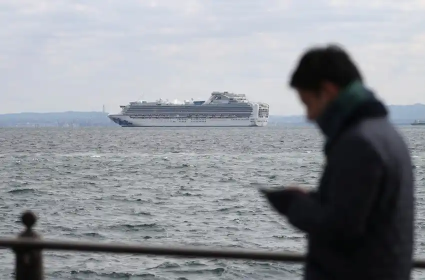 El argentino que contrajo coronavirus fue trasladado a un hospital de Japón
