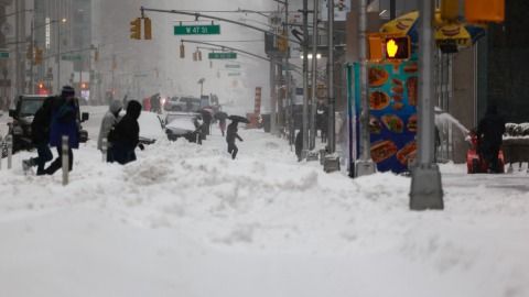 Tormenta invernal en Estados Unidos: al menos 34 muertos y una nueva ola de aire ártico amenaza al sur