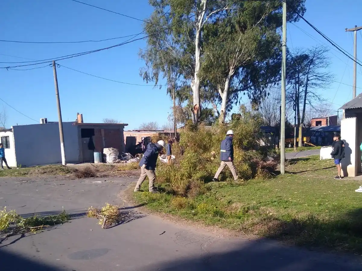 coopser trabajando en bozzano y benefactoras sampedrinos por los cables cortados
