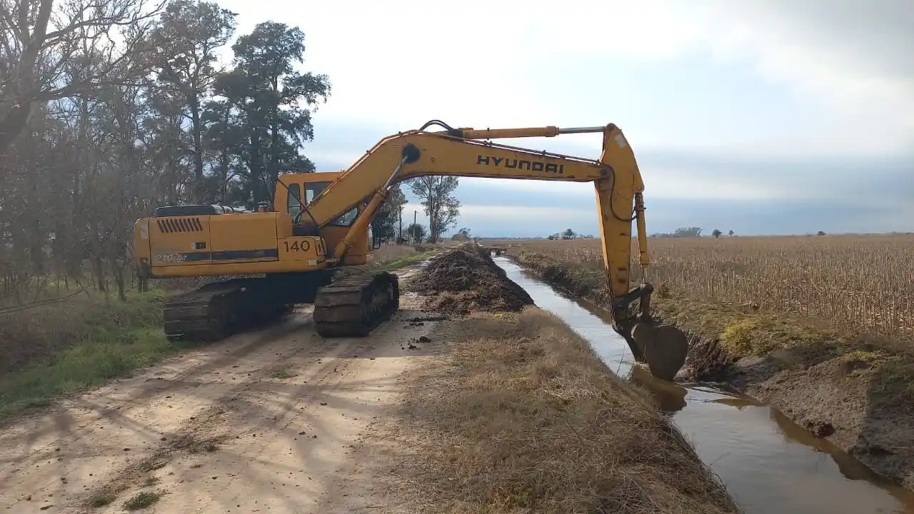 Provincia licita maquinaria para mantenimiento de canales