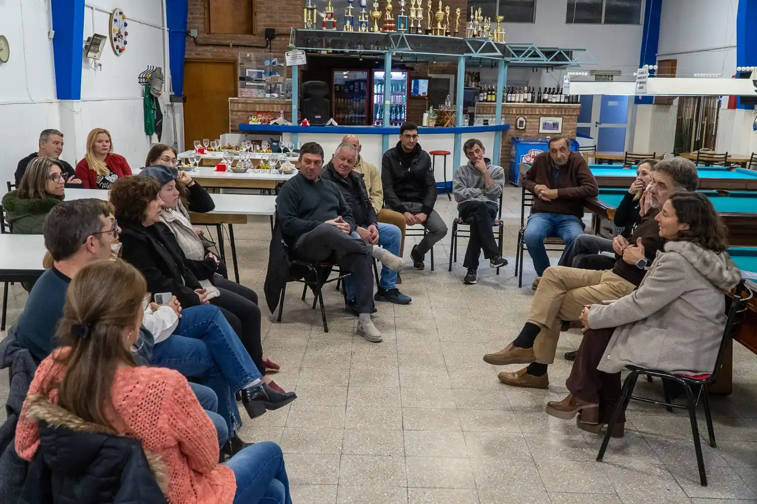 El intendente Leonel Maximino y la senadora Leticia Di Gregorio encabezaron el acto de entrega de las personerías jurídicas.