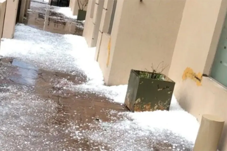 Temporal en Mendoza: colapsó parte del techo de un shopping
