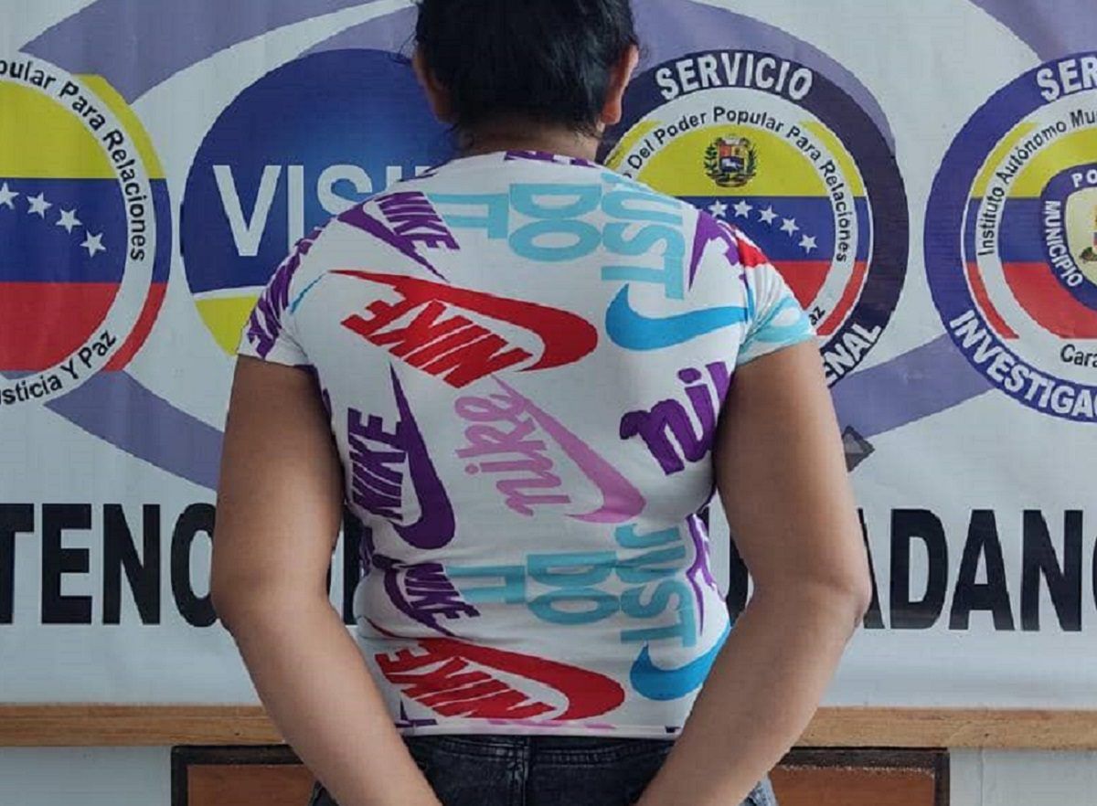 ¡PORQUE EL MUCHACHO NO PASÓ DE GRADO! PRESA madre que golpeó a profesora en Carabobo