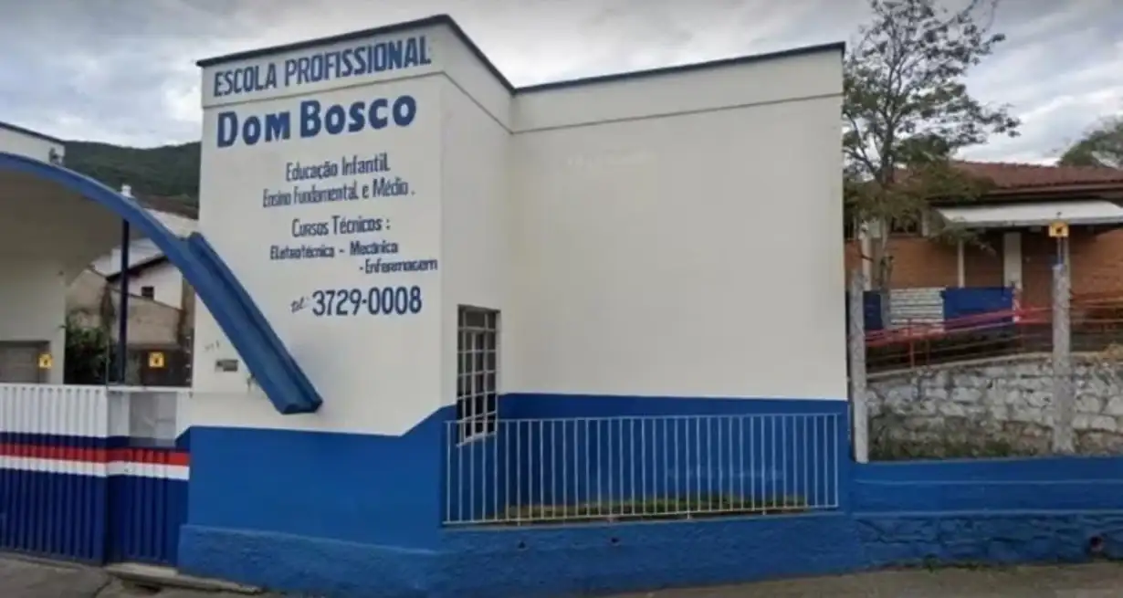 Esperó la salida para agredir a sus excompañeros de la Escuela Profesional Don Bosco.