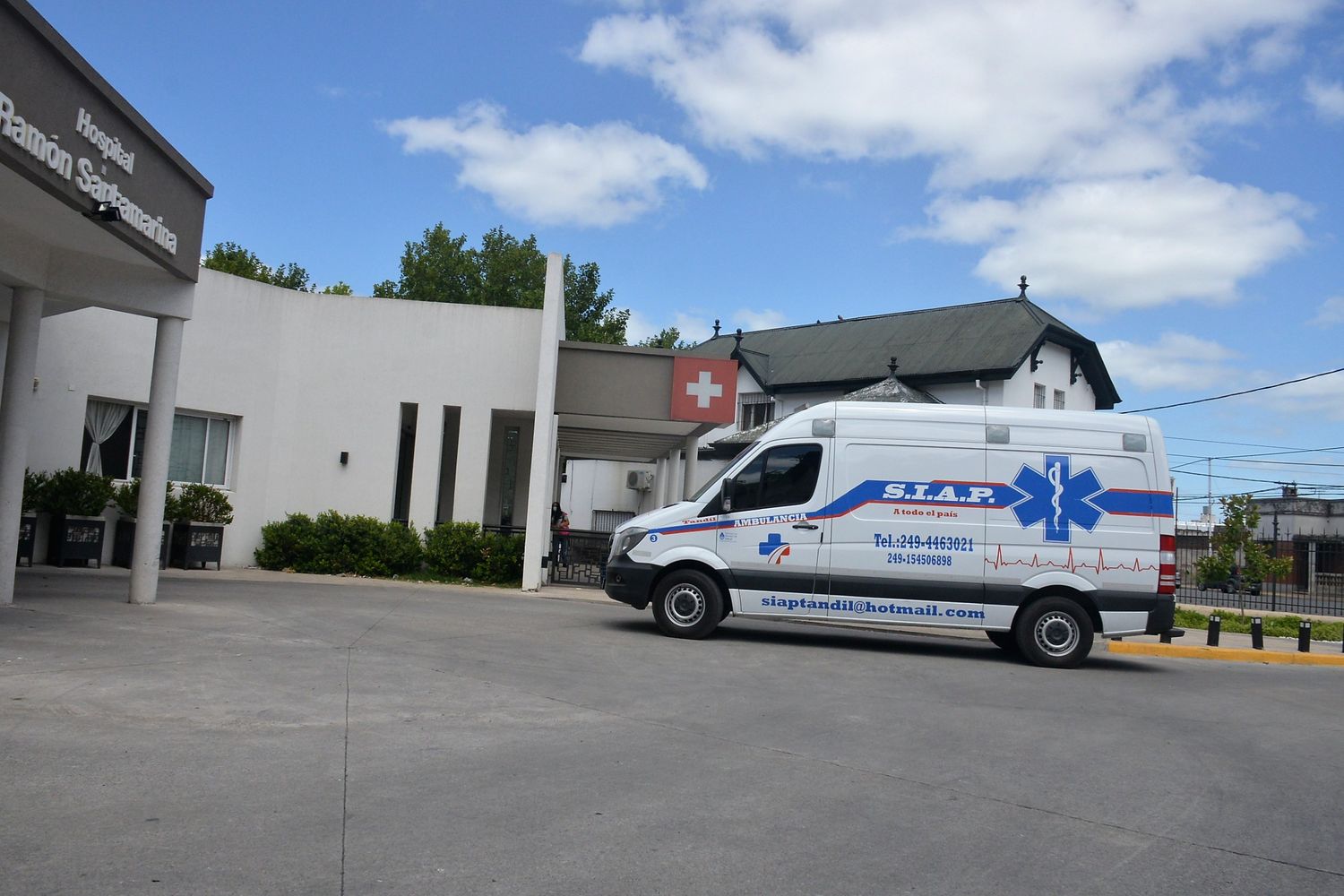 Un trabajador cayó desde un techo y se encuentra internado con heridas graves