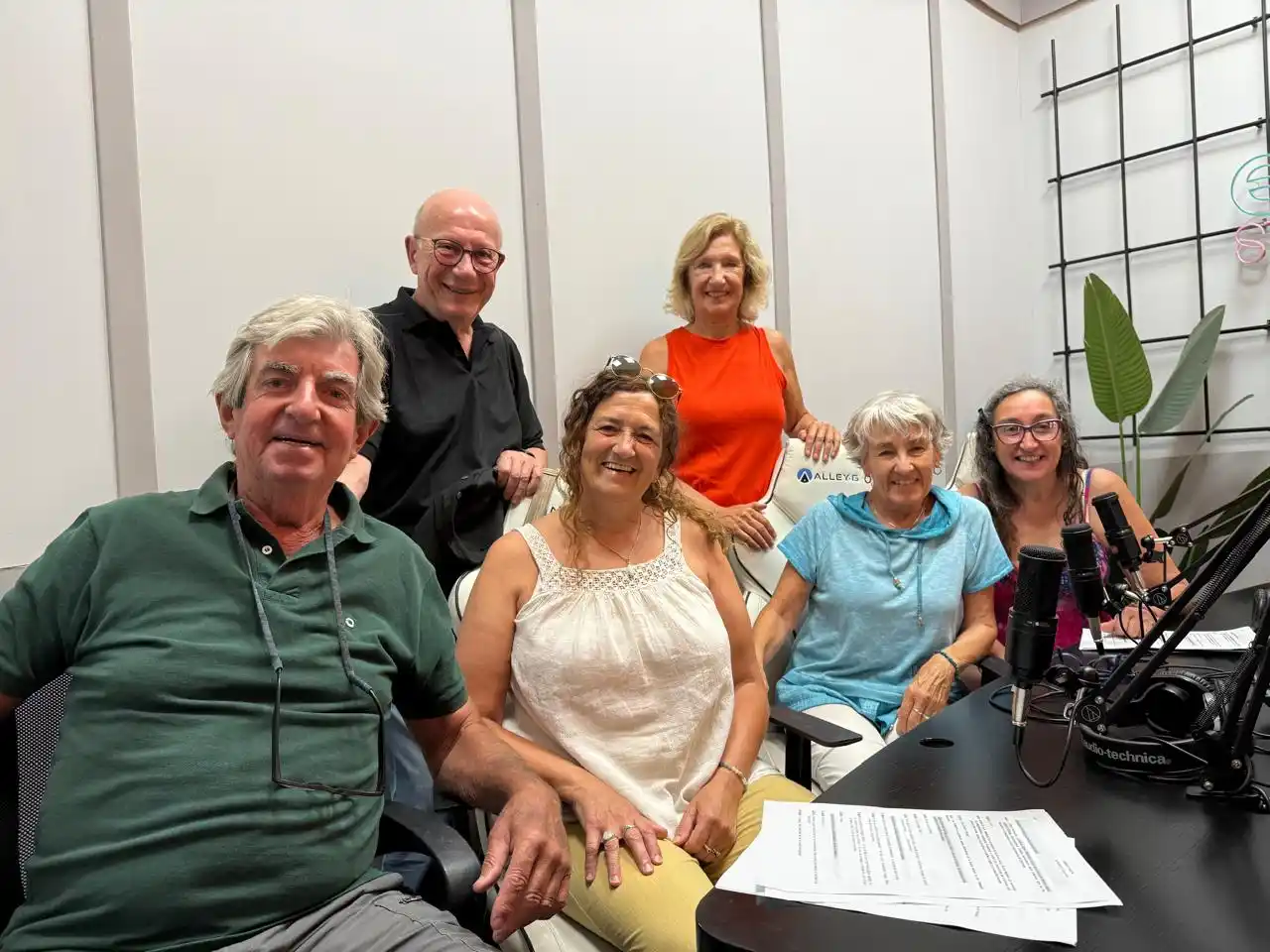 Los T Jueves, el grupo que trae al presente la magia "del viejo radio teatro".