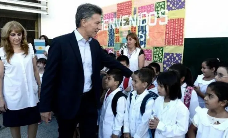 Macri entregó módulos informáticos en una escuela de Merlo
