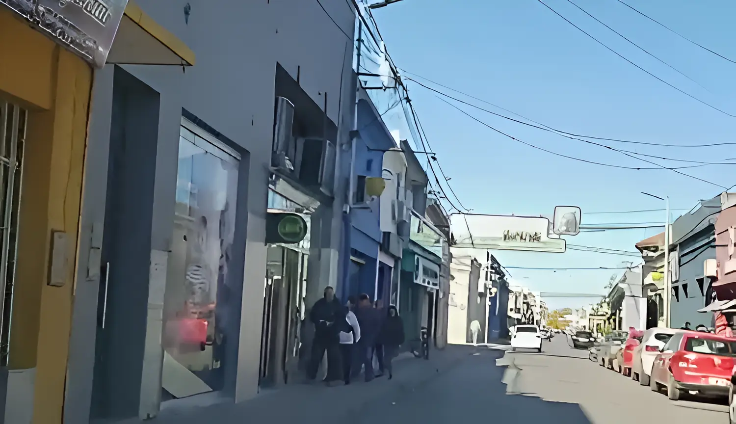 Los bancos no abrieron sus puertas y había gente en los cajeros.