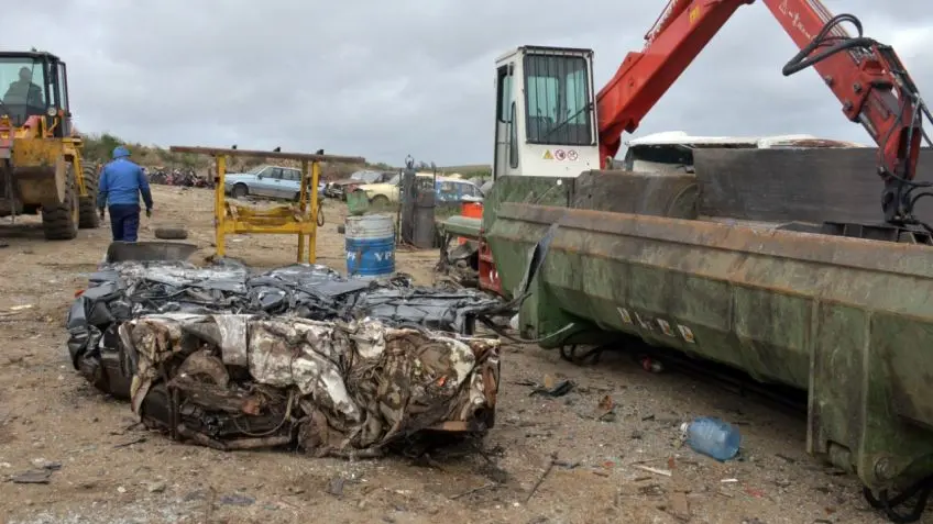 Comenzó la compactación y disposición final de vehículos