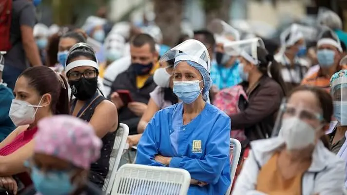 EL DÍA EN QUE LA CANCILLERÍA DESMINTIÓ A MADURO: admite que solo hay 55% de vacunados