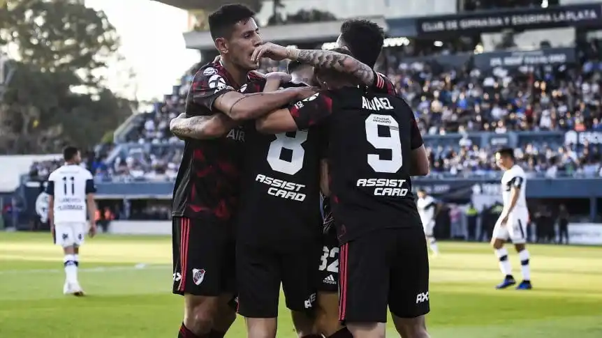 River no dejó dudas y hundió un poco más al Lobo de Maradona