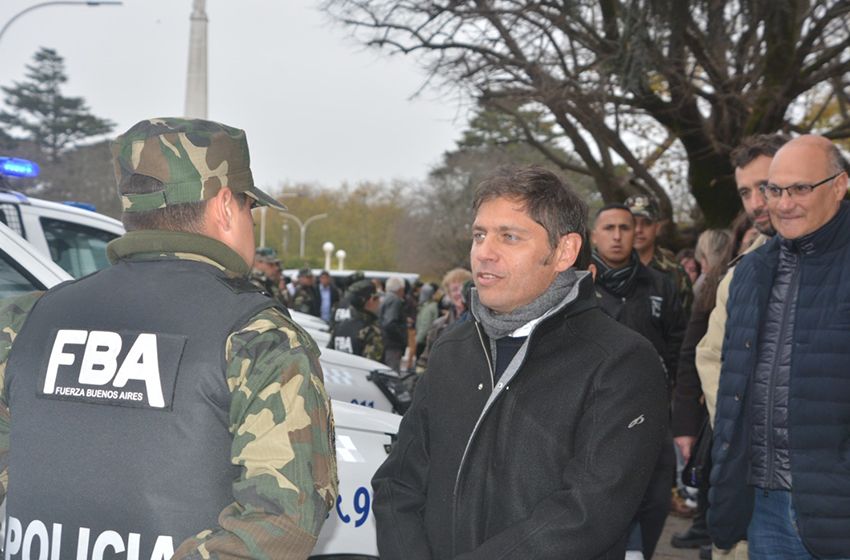 Kicillof en Balcarce: entregó escrituras, patrullas y dio impulso a reapertura del autódromo