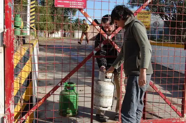 Comienza la distribución de bonos para las garrafas sociales