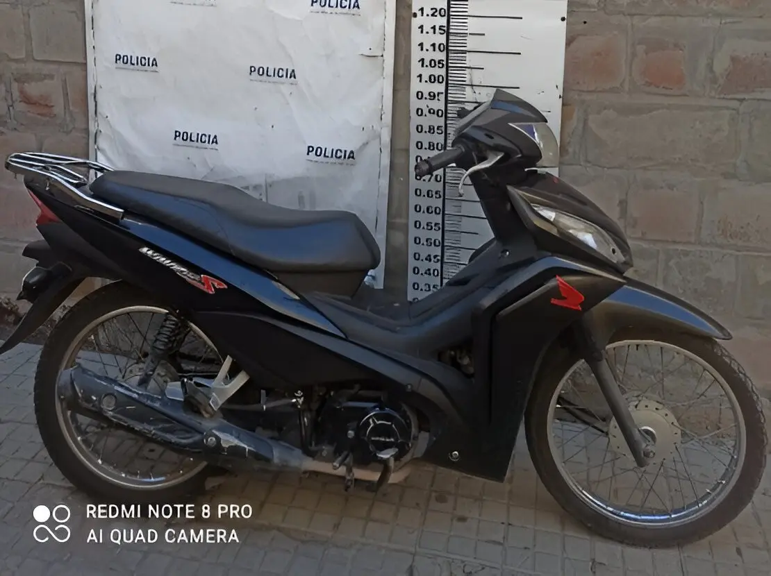 La moto tenía pedido de secuestro activo por haber sido robada en Buenos Aires.