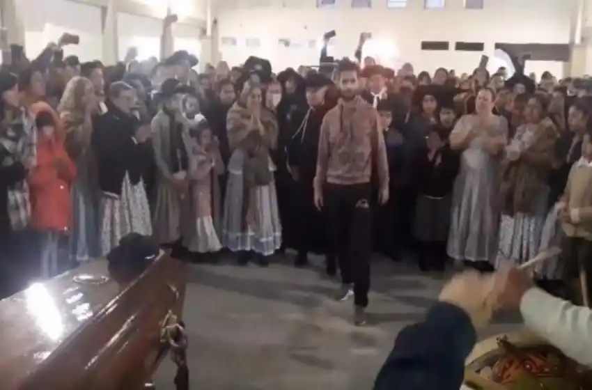 Emocionante despedida a profesor de folklore en Tucumán