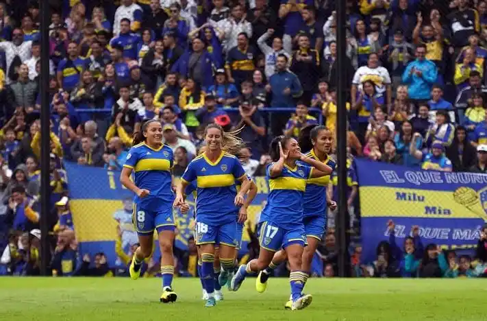 Con un gran marco en la Bombonera, Boca goleó a River en el Súper femenino