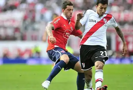 River recibe a Independiente y ambos buscan prenderse en la pelea 