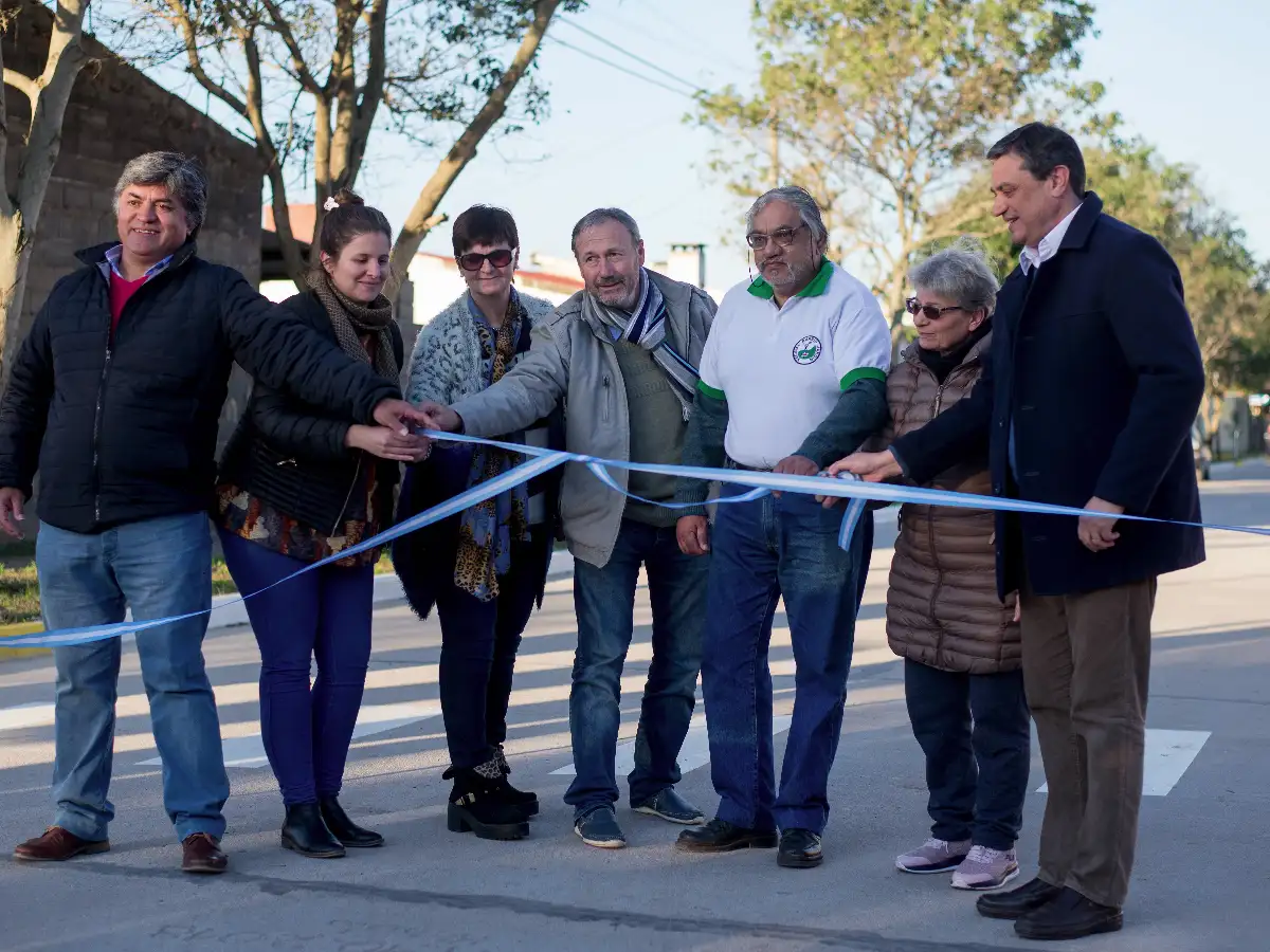  Brinkmann: Barrio Jardín suma pavimento, cloacas y luminarias 