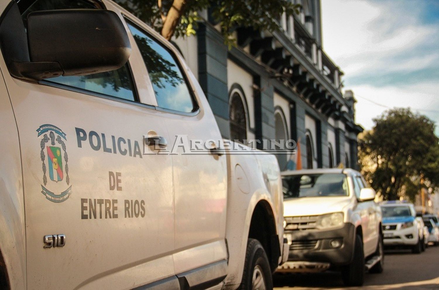 Detuvieron a un hombre que embistió a una moto, escapó y se negó a la alcoholemia