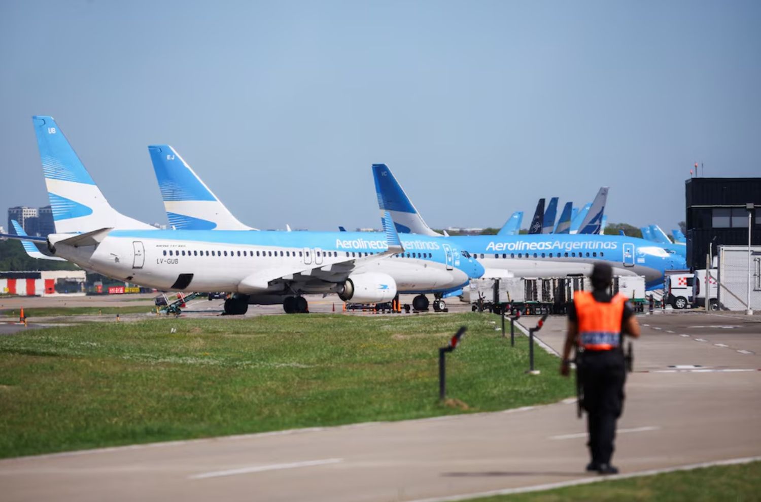 Tras meses de paros, Aerolíneas acordó con los sindicatos y dio por terminado el conflicto