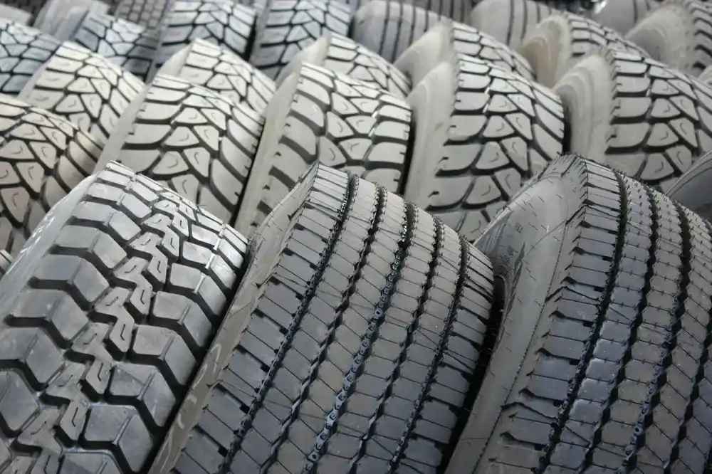 Industria en alerta: Pirelli suspende parte de su producción en el país