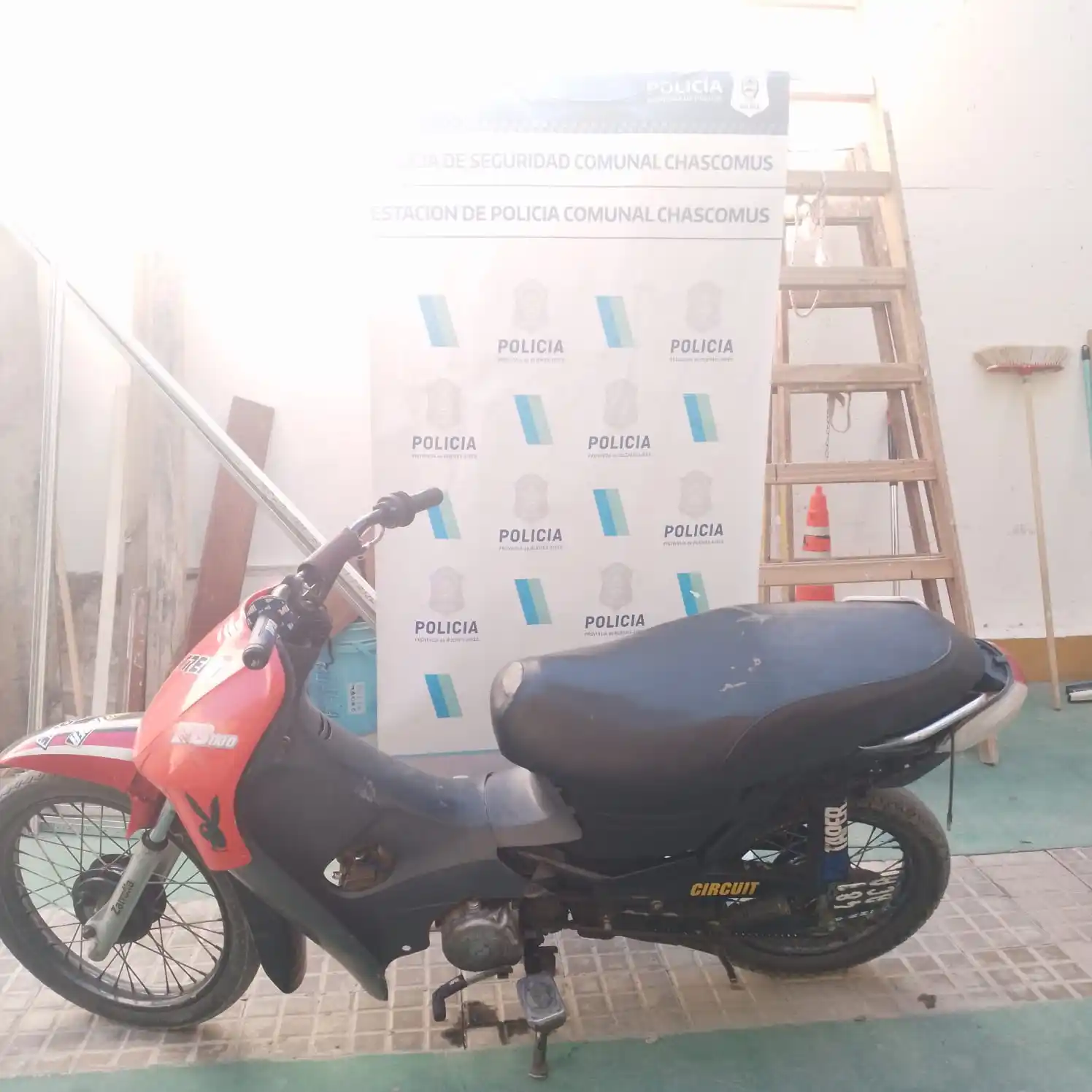 Circulaba en una moto con motor con pedido de secuestro y fue aprehendido por encubrimiento