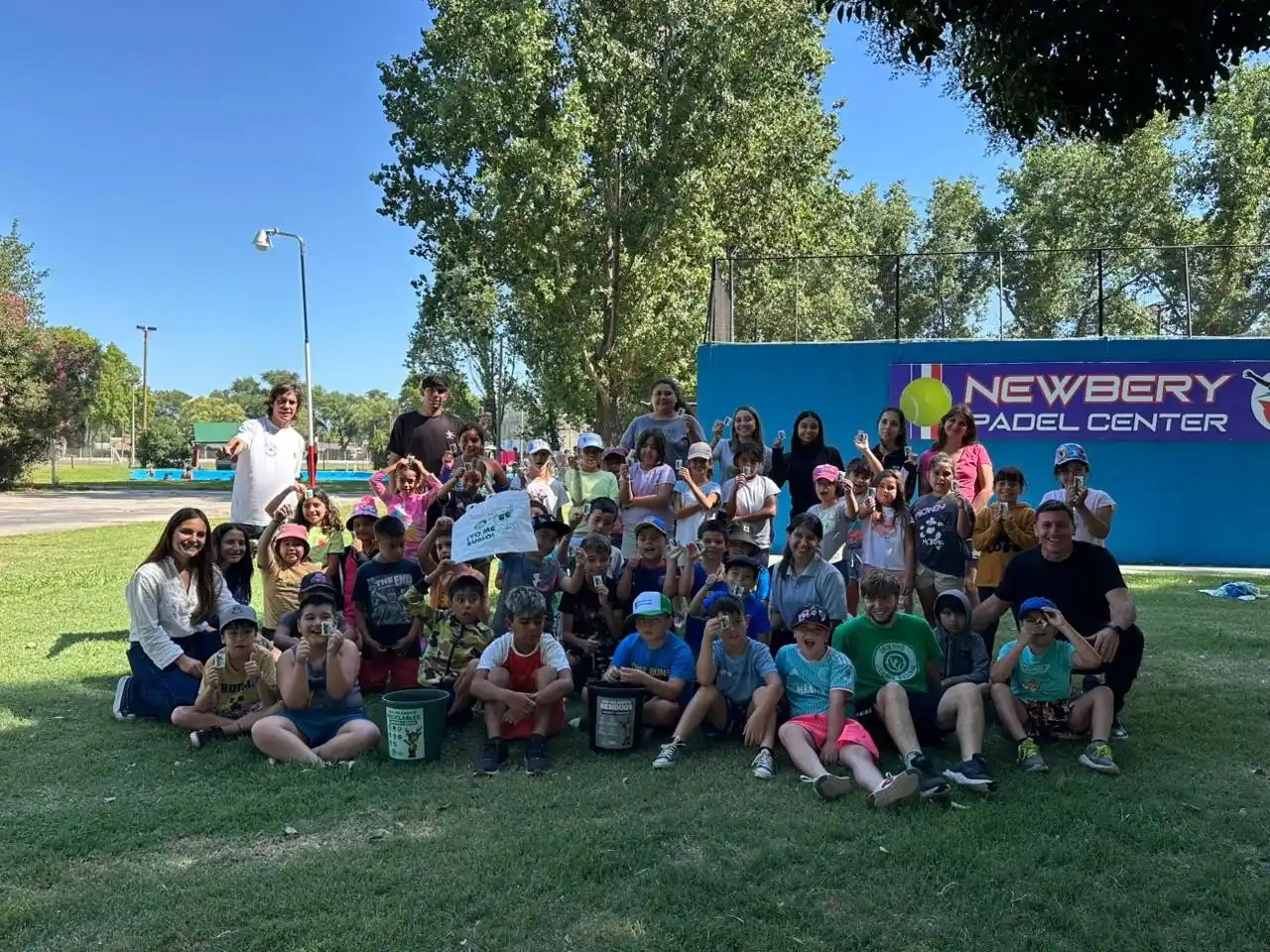 Los chicos de las colonias se suman al objetivo de todos: cerrar el basural.
