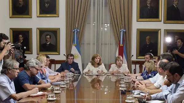 La provincia presentó una nueva propuesta a los gremios docentes