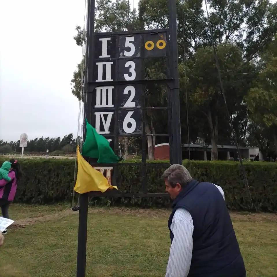 Turf: “El Negro Luis” brilló en el Gran Premio 25 de Mayo