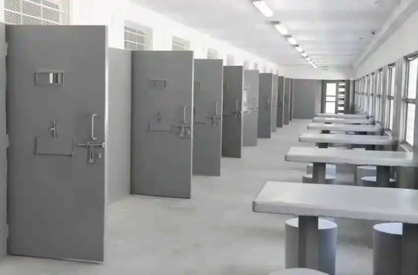 Berazategui: tres presos se fugaron de una alcaidía y están prófugos