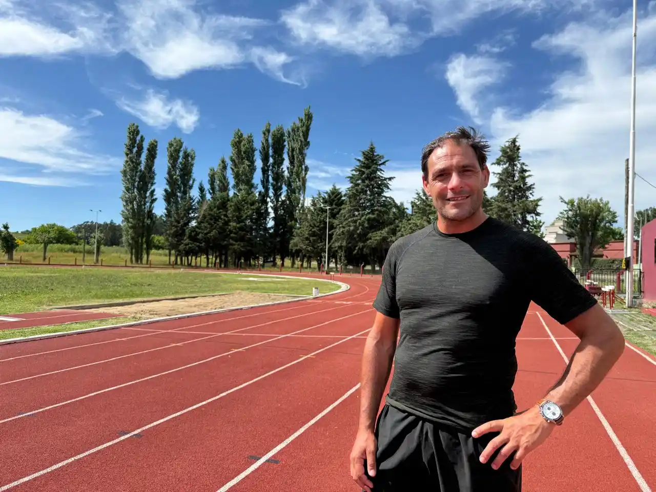 Julián Peralta, presidente de la ATA, trazó un balance positivo del primer año de la pista municipal de atletismo.