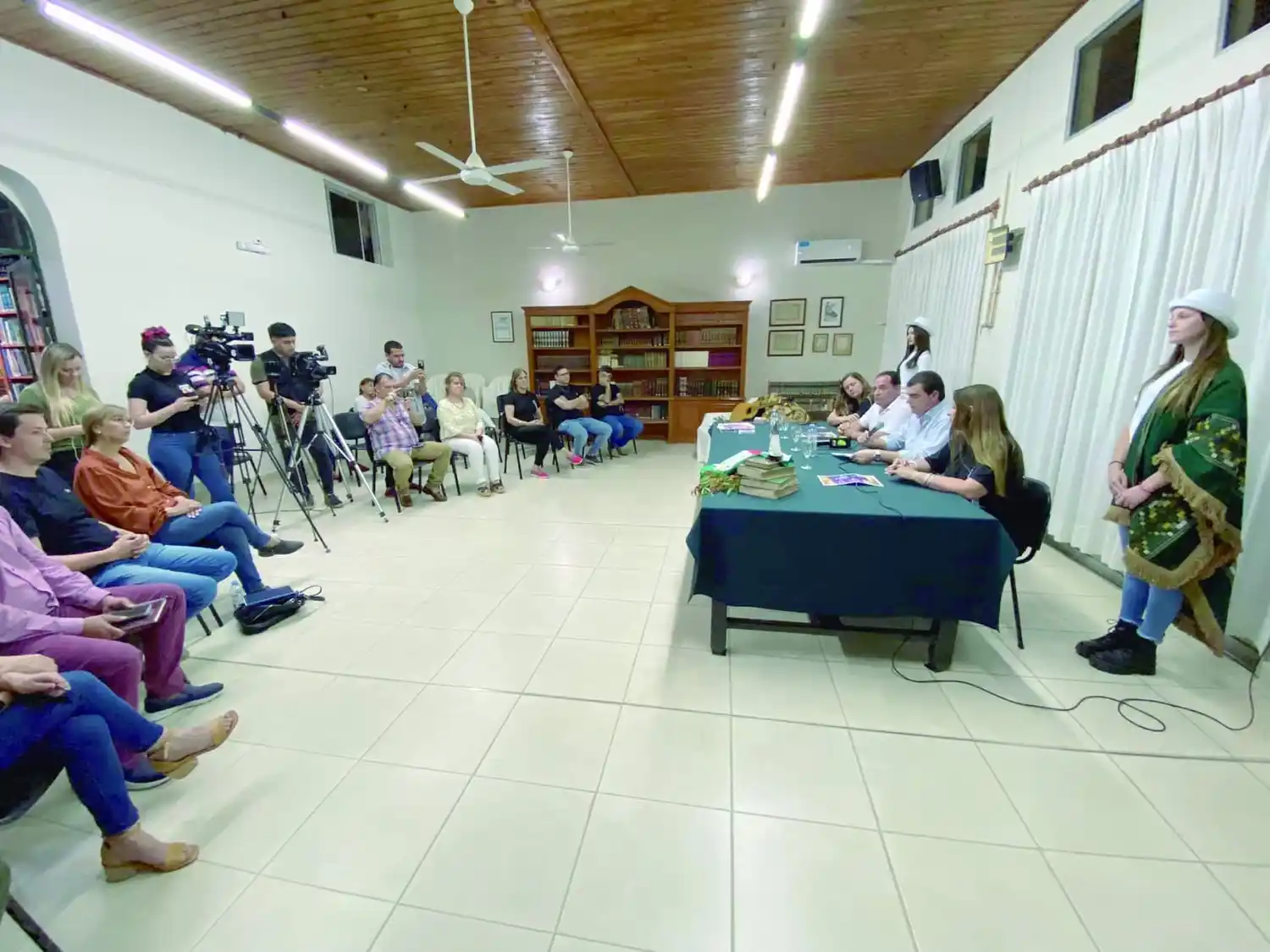 Presentaron la 35º Fiesta Provincial de la Guitarra