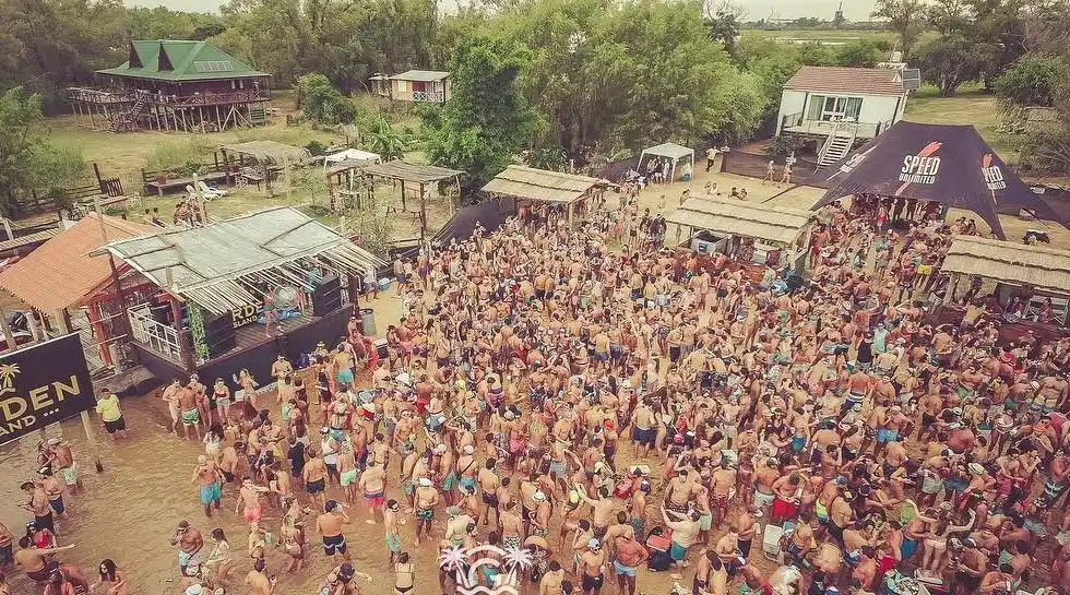 Las fiestas privadas en islas de Victoria y el daño ambiental