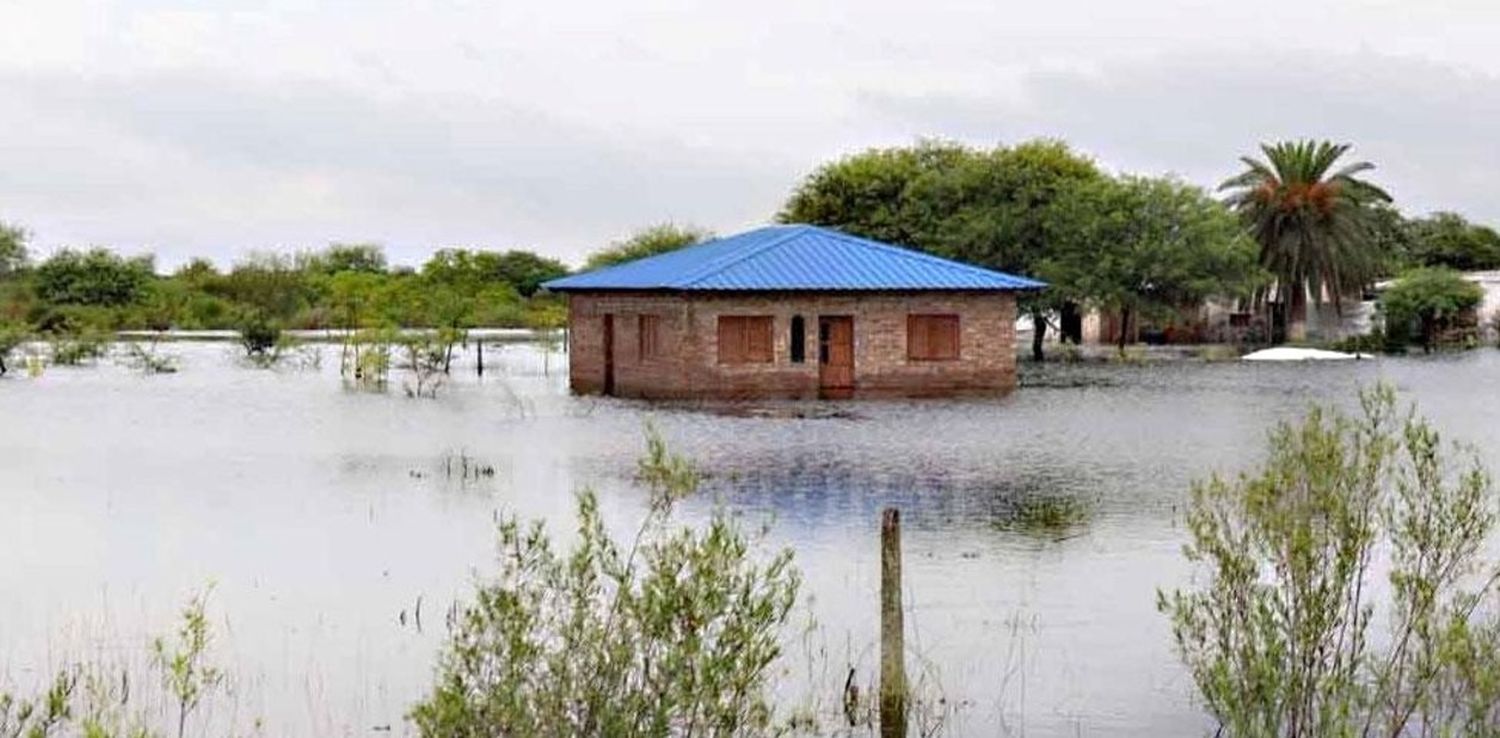 Son 2.500 los evacuados en cinco provincias y las lluvias persistirían toda la semana