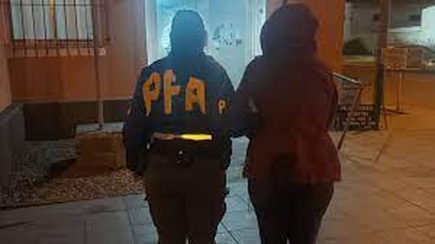 "Es mi letra, lo escribí yo", admitió una de las policías detenidas por la muerte de Daiana Abregú en Laprida