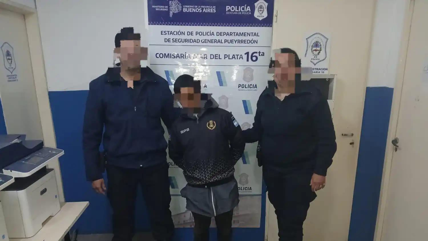 Entró a una casa de madrugada, lo descubrieron en el patio y quedó detenido