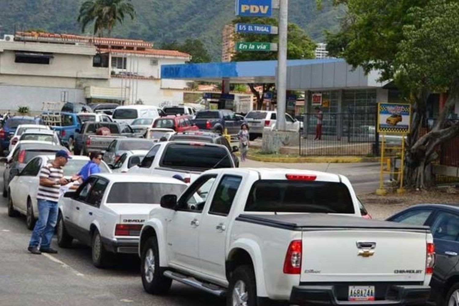 ¡NO HAY LA IRANÍ! El Palito retomó la producción de gasolina esta semana y también regresaron las colas