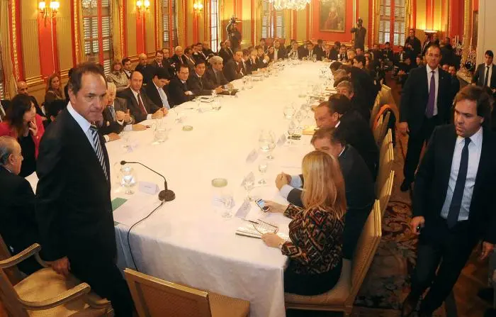 Scioli reunió a todo el gabinete para "defender la gestión"