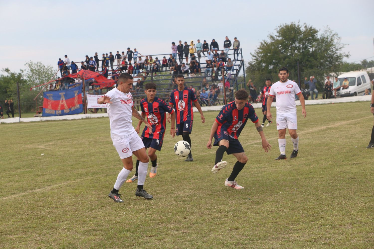 El Suda se hizo fuerte en su cancha y estira su gran arranque.